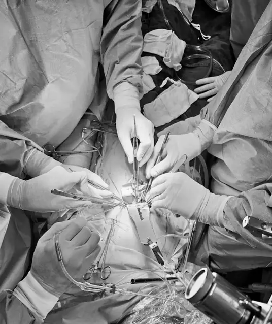 Equipe médica Cardio Assist em procedimento cirúrgico