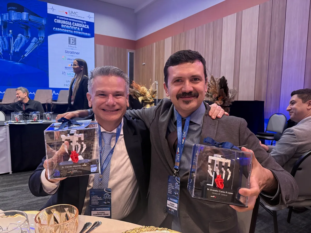 Dr. Cláudio Albernaz César e Dr. Evandro C. R. Lopes no 1º Simpósio Internacional de Cirurgia Cardíaca Robótica e Cardiopatia Estrutural